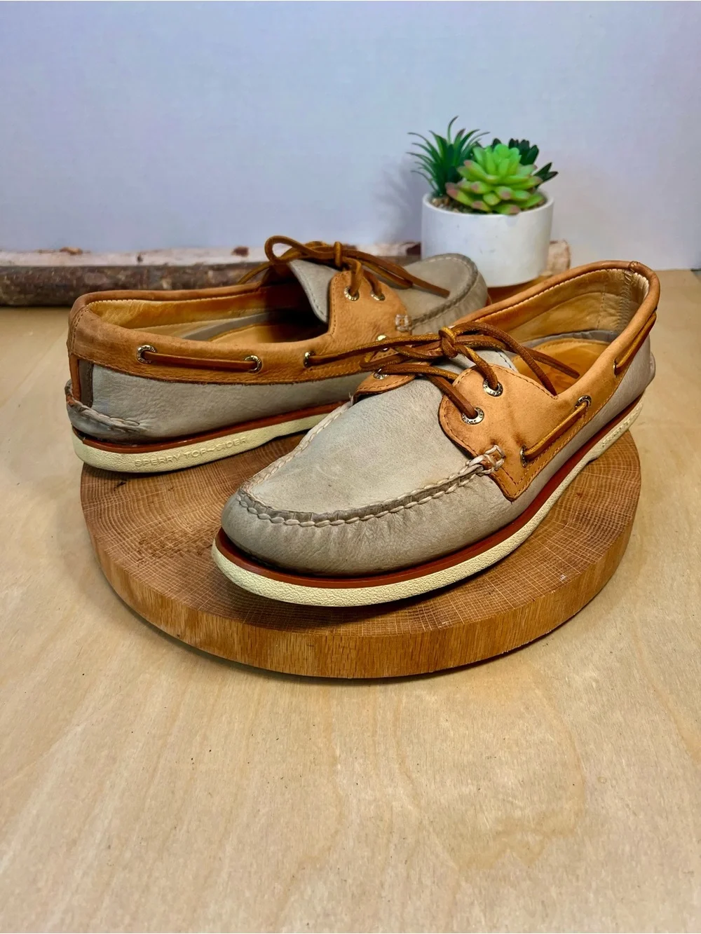 Sperry Gold Cup Boat Shoes 10.5M Tan Grey Nubuck Leather Authentic Original